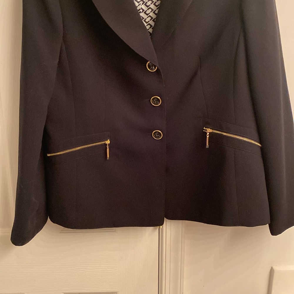 Lovely Kasper petite blazer with gold trim buttons and gold zippers on pockets. - Picture 2 of 6